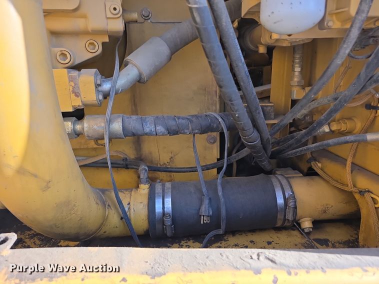 image for item LW9823 2002 Caterpillar  330C L excavator