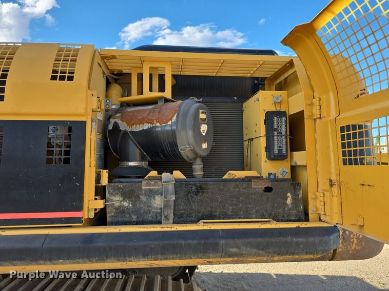 image for item LW9823 2002 Caterpillar  330C L excavator