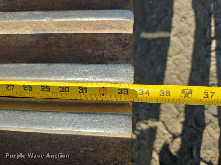 image for item LW9823 2002 Caterpillar  330C L excavator