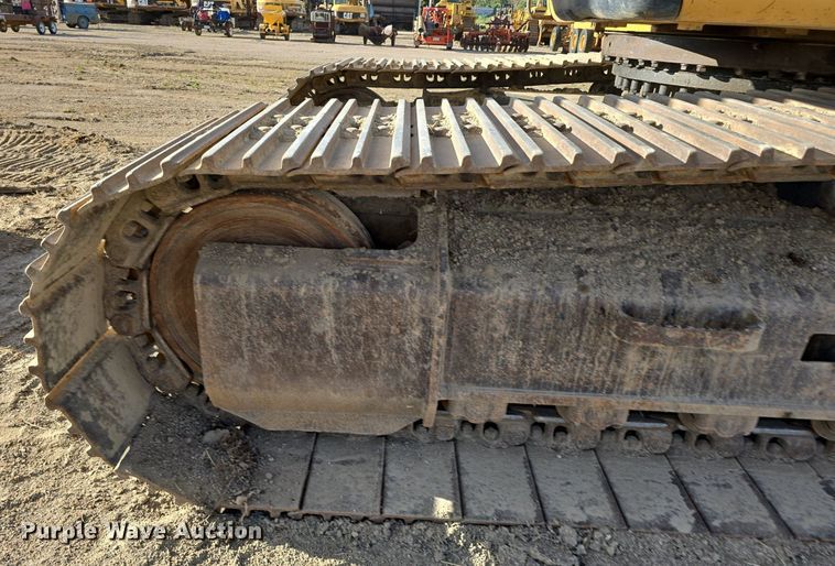 image for item LW9823 2002 Caterpillar  330C L excavator