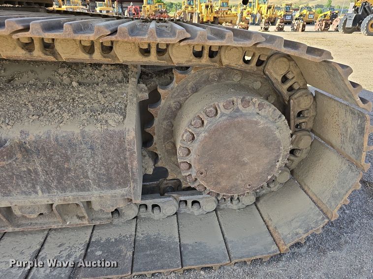 image for item LW9823 2002 Caterpillar  330C L excavator