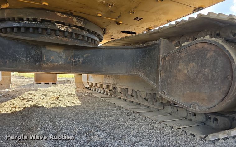 image for item LW9823 2002 Caterpillar  330C L excavator