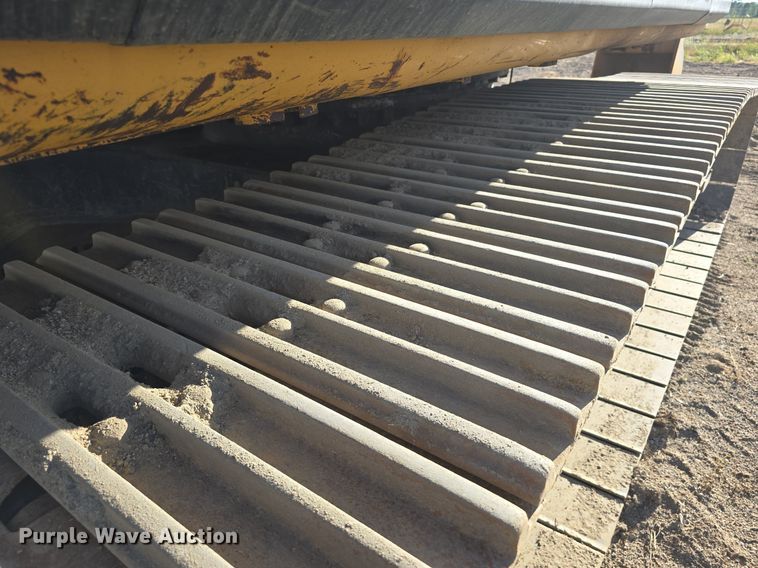 image for item LW9823 2002 Caterpillar  330C L excavator