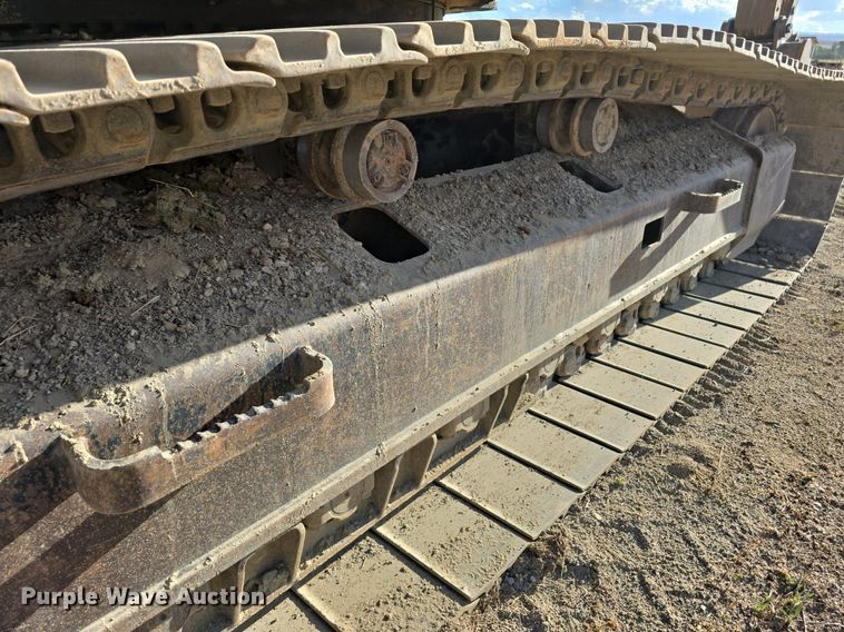 image for item LW9823 2002 Caterpillar  330C L excavator