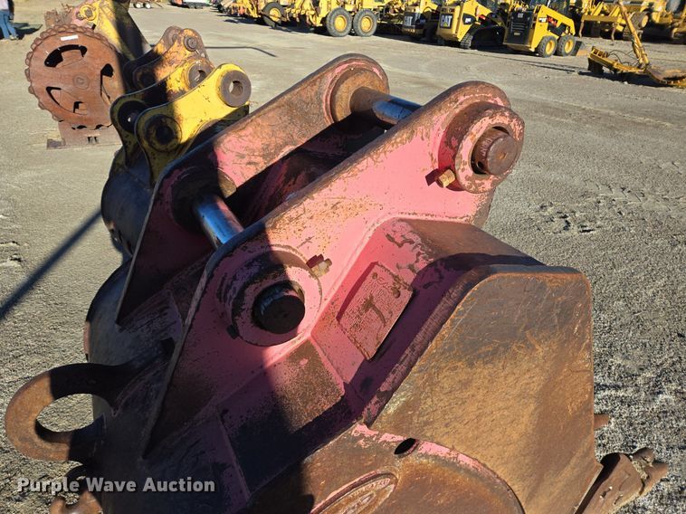 image for item LW9826 Esco excavator bucket