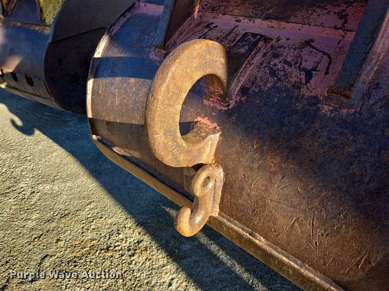 image for item LW9826 Esco excavator bucket