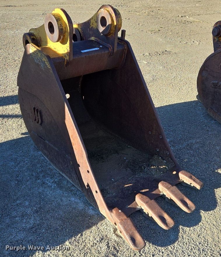 image for item LW9827 Excavator bucket