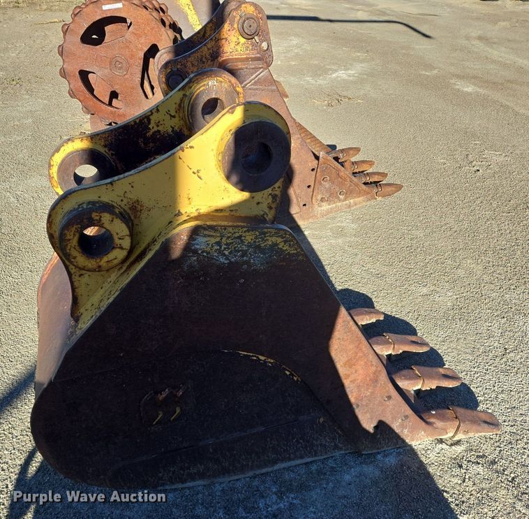 image for item LW9827 Excavator bucket