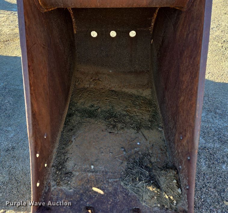 image for item LW9827 Excavator bucket