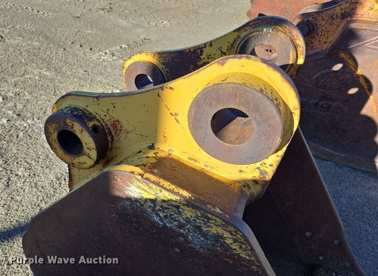 image for item LW9827 Excavator bucket