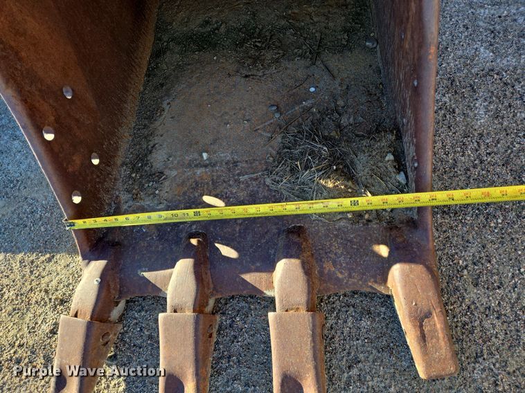 image for item LW9827 Excavator bucket