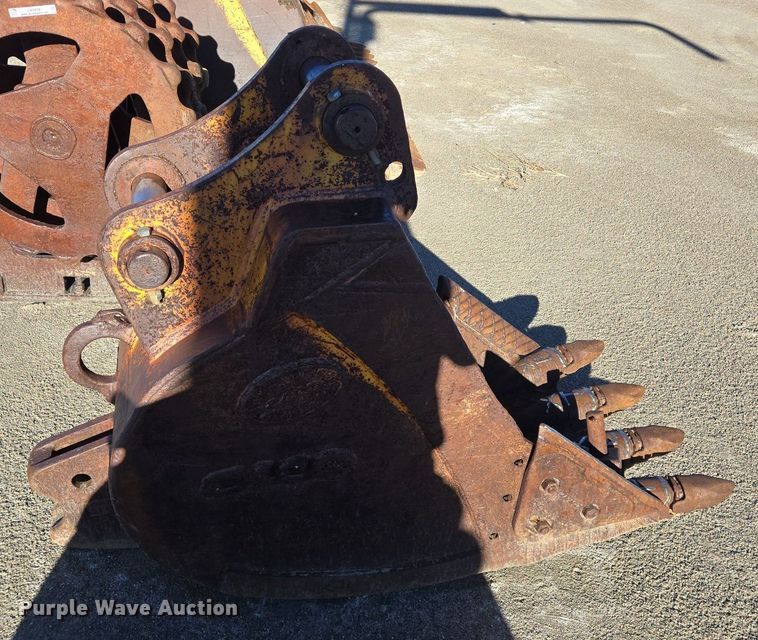 image for item LW9828 Esco excavator bucket