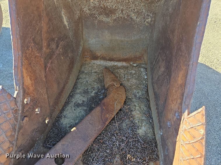 image for item LW9828 Esco excavator bucket