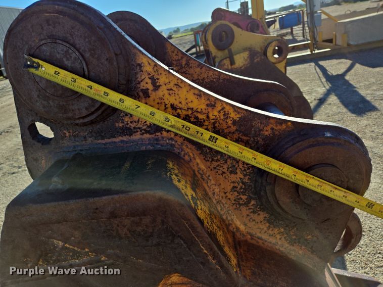 image for item LW9828 Esco excavator bucket