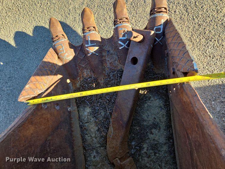 image for item LW9828 Esco excavator bucket