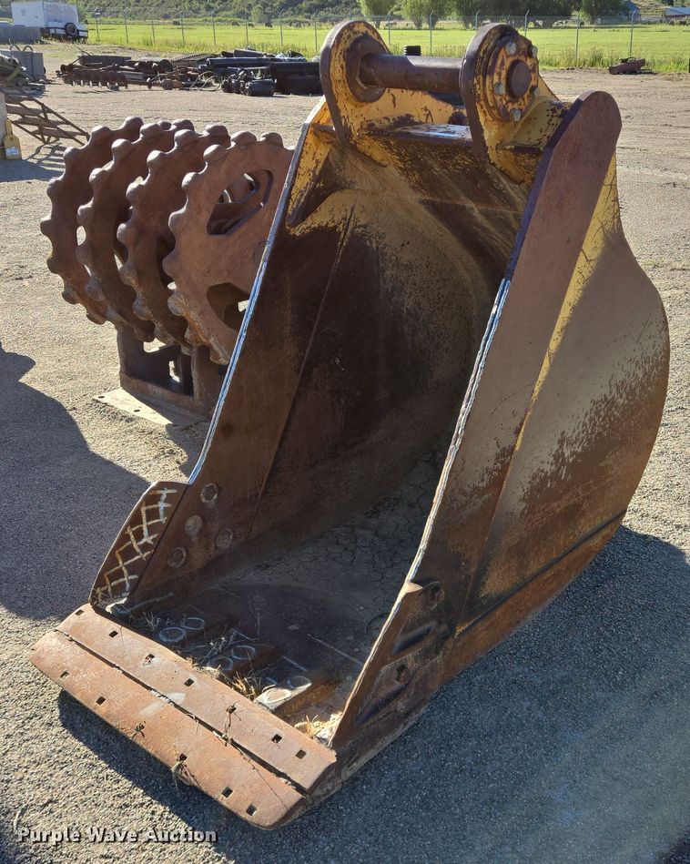 image for item LW9830 Caterpillar excavator bucket