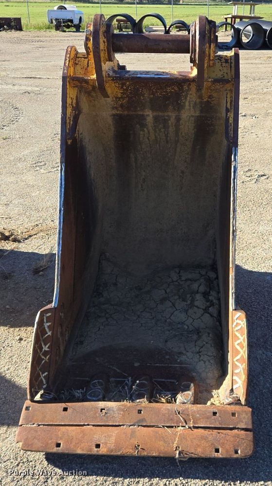 image for item LW9830 Caterpillar excavator bucket