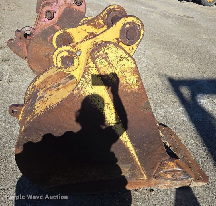 image for item LW9830 Caterpillar excavator bucket