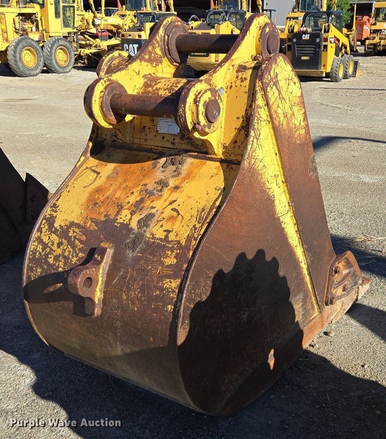 image for item LW9830 Caterpillar excavator bucket
