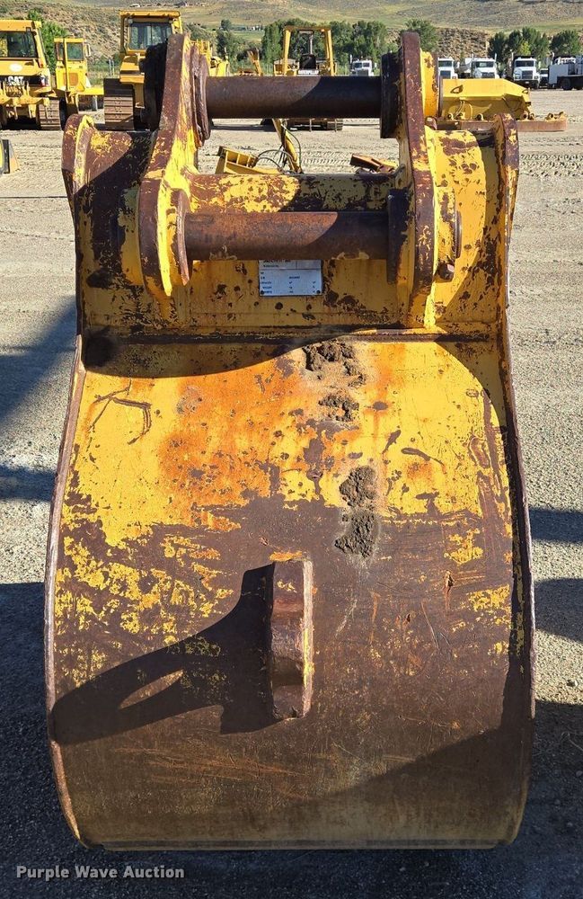 image for item LW9830 Caterpillar excavator bucket