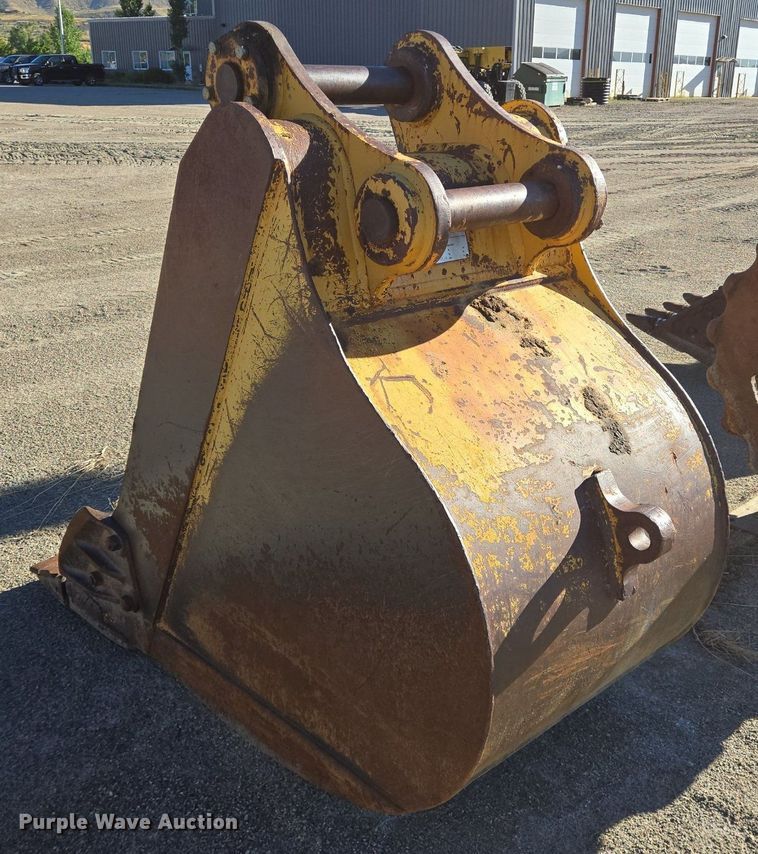 image for item LW9830 Caterpillar excavator bucket