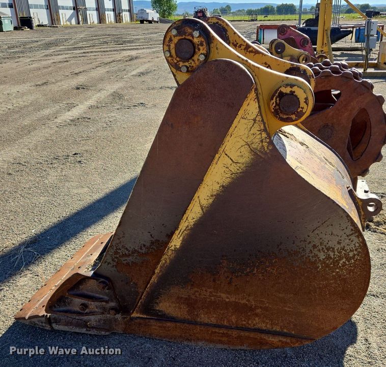 image for item LW9830 Caterpillar excavator bucket