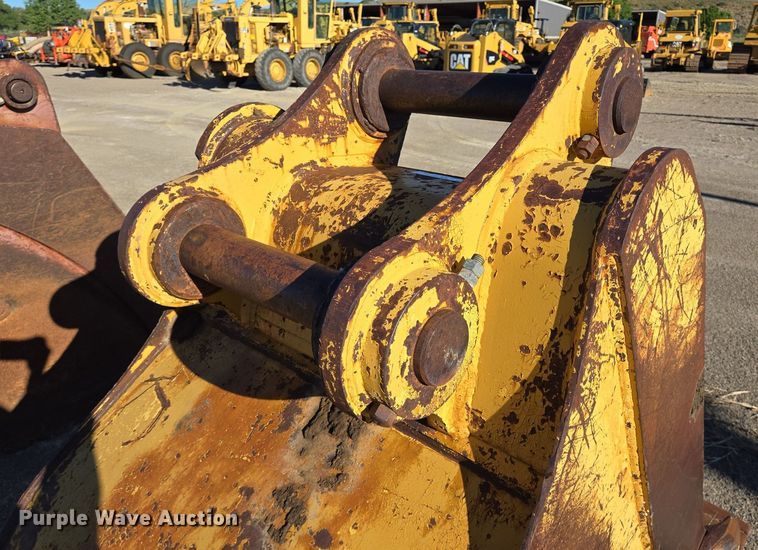 image for item LW9830 Caterpillar excavator bucket