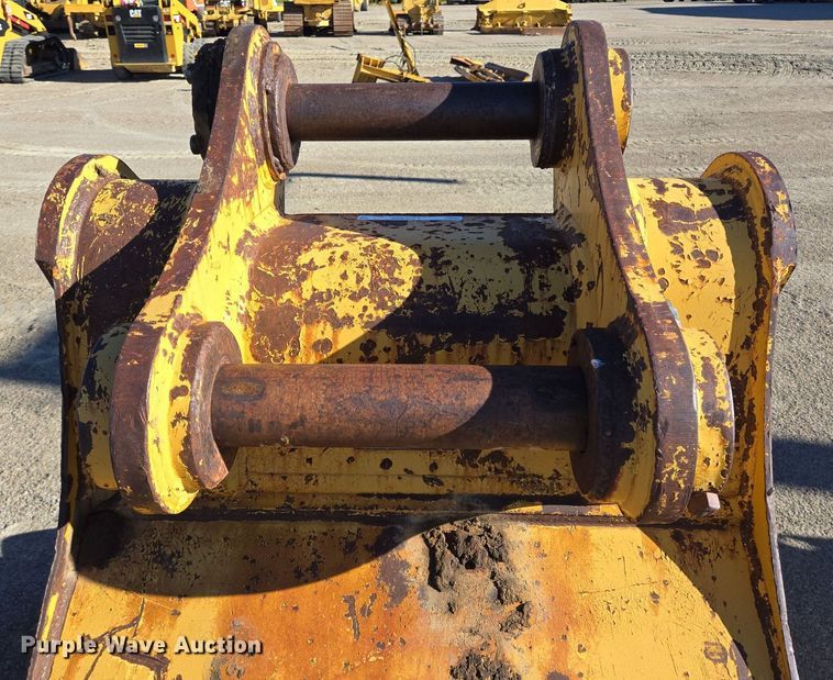 image for item LW9830 Caterpillar excavator bucket