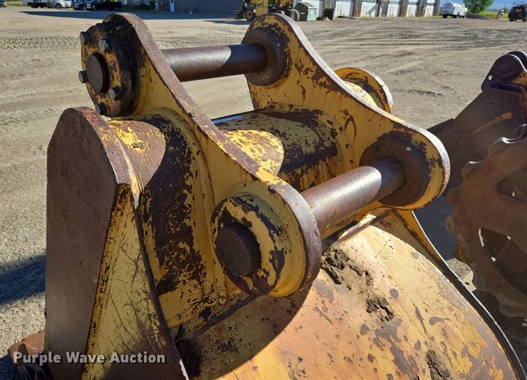 image for item LW9830 Caterpillar excavator bucket