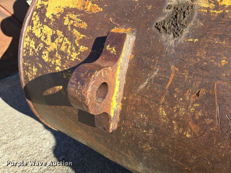 image for item LW9830 Caterpillar excavator bucket