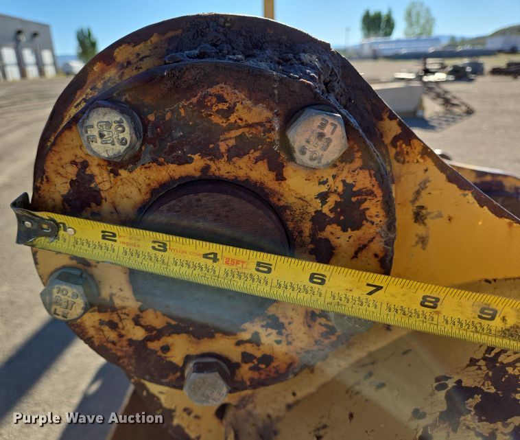 image for item LW9830 Caterpillar excavator bucket