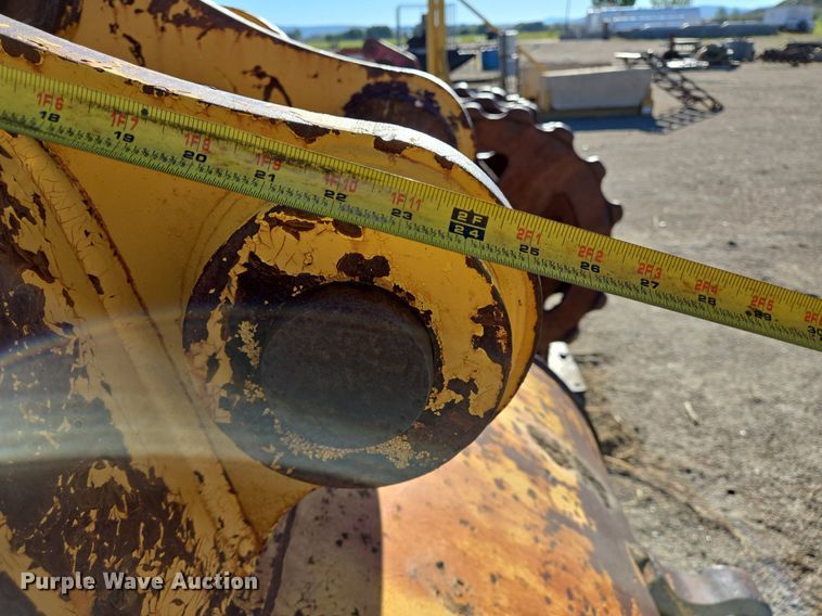 image for item LW9830 Caterpillar excavator bucket