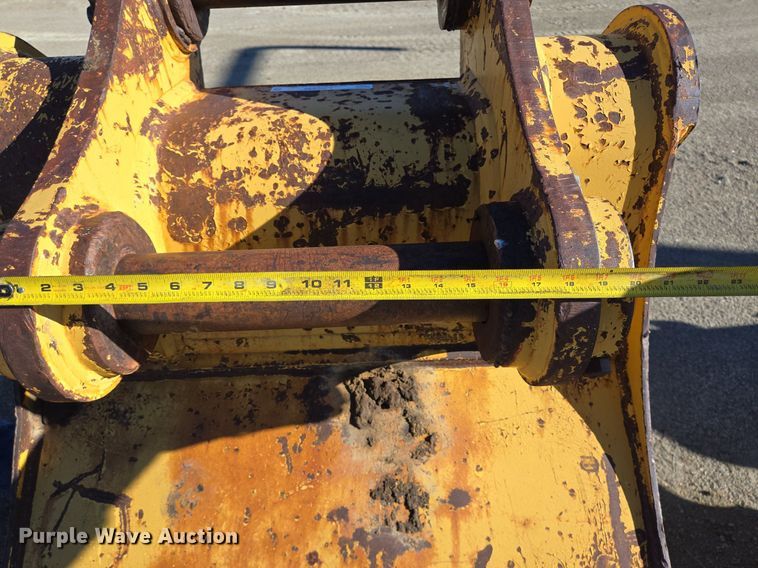 image for item LW9830 Caterpillar excavator bucket