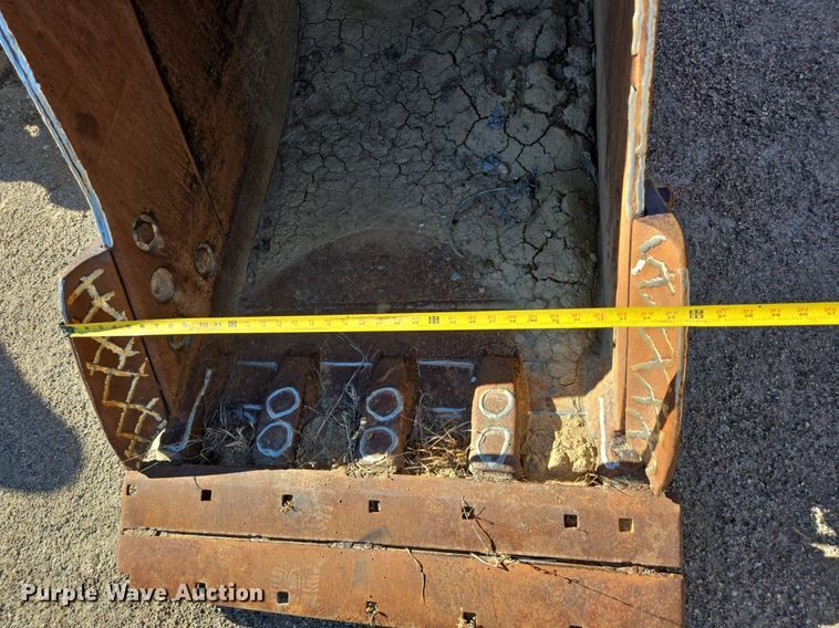 image for item LW9830 Caterpillar excavator bucket