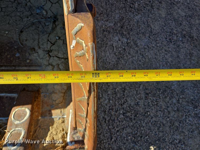 image for item LW9830 Caterpillar excavator bucket