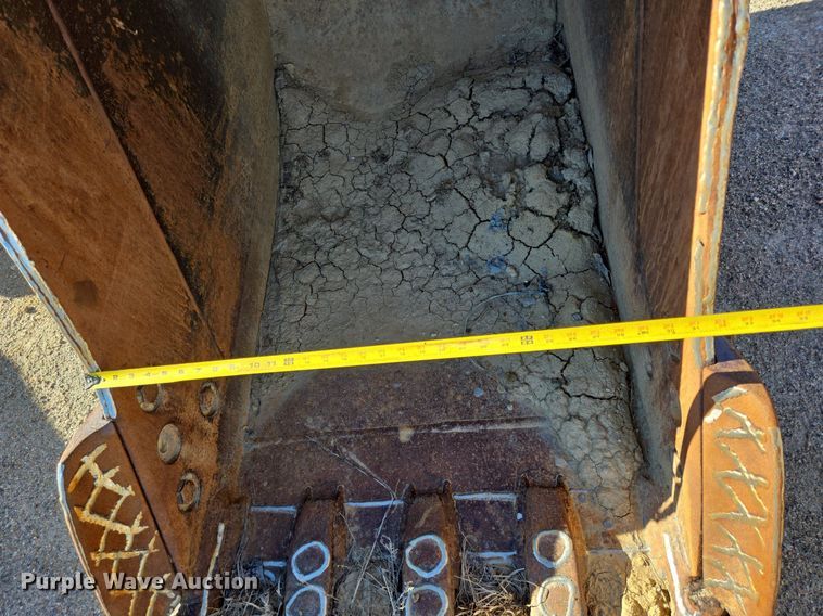 image for item LW9830 Caterpillar excavator bucket