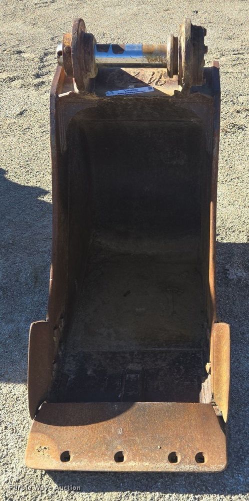 image for item LW9832 Caterpillar excavator bucket