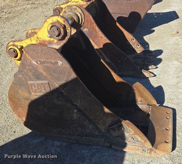 image for item LW9832 Caterpillar excavator bucket