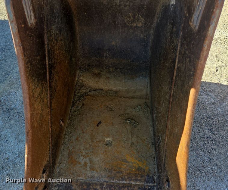 image for item LW9832 Caterpillar excavator bucket