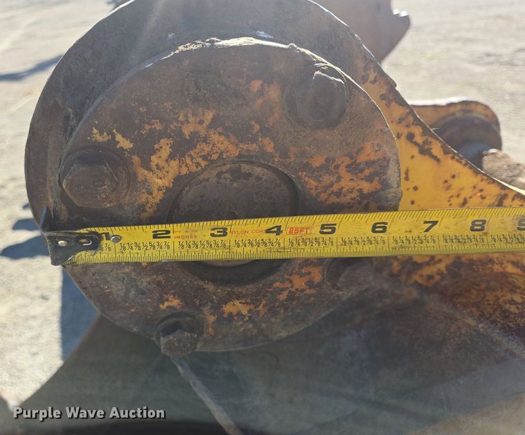 image for item LW9832 Caterpillar excavator bucket