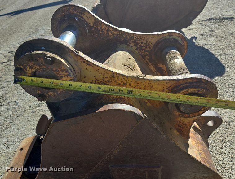 image for item LW9832 Caterpillar excavator bucket