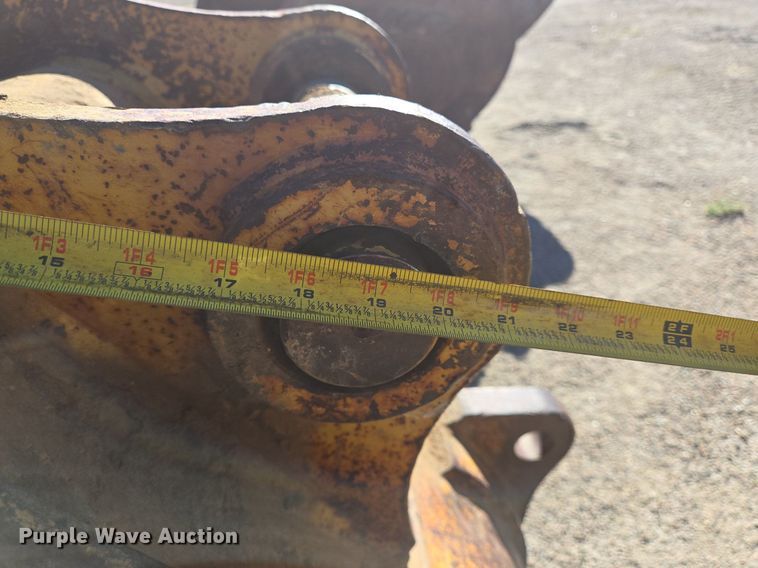 image for item LW9832 Caterpillar excavator bucket