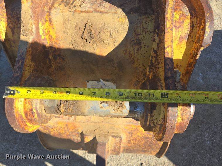 image for item LW9832 Caterpillar excavator bucket