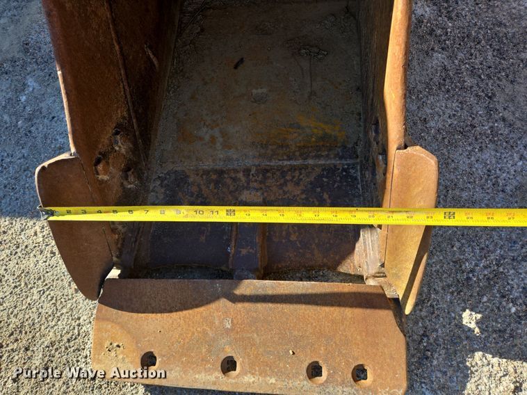 image for item LW9832 Caterpillar excavator bucket