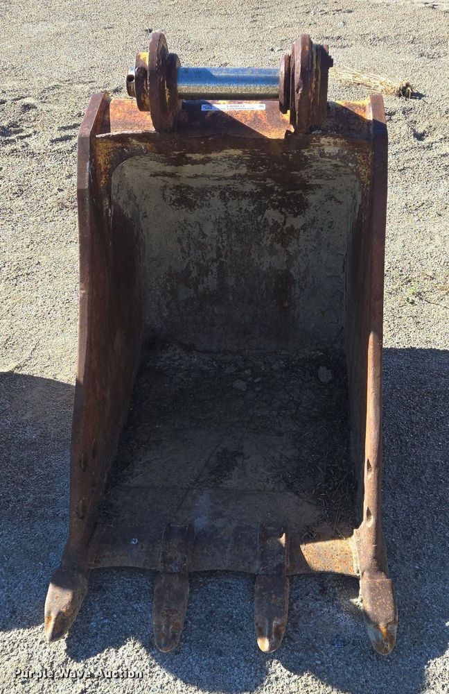 image for item LW9833 Caterpillar excavator bucket