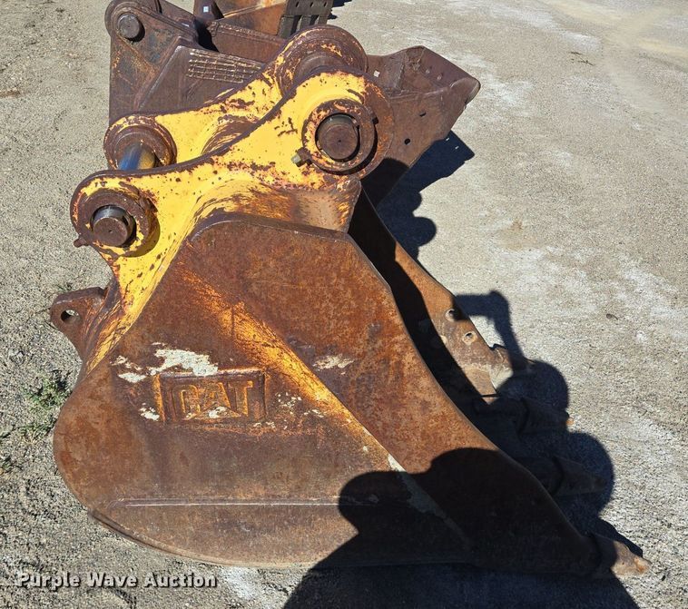 image for item LW9833 Caterpillar excavator bucket