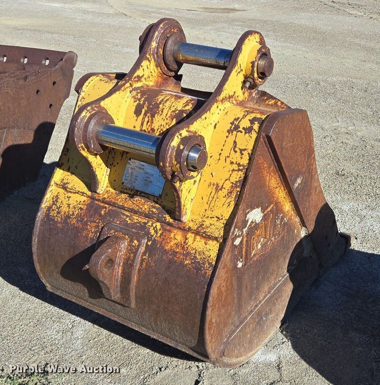 image for item LW9833 Caterpillar excavator bucket