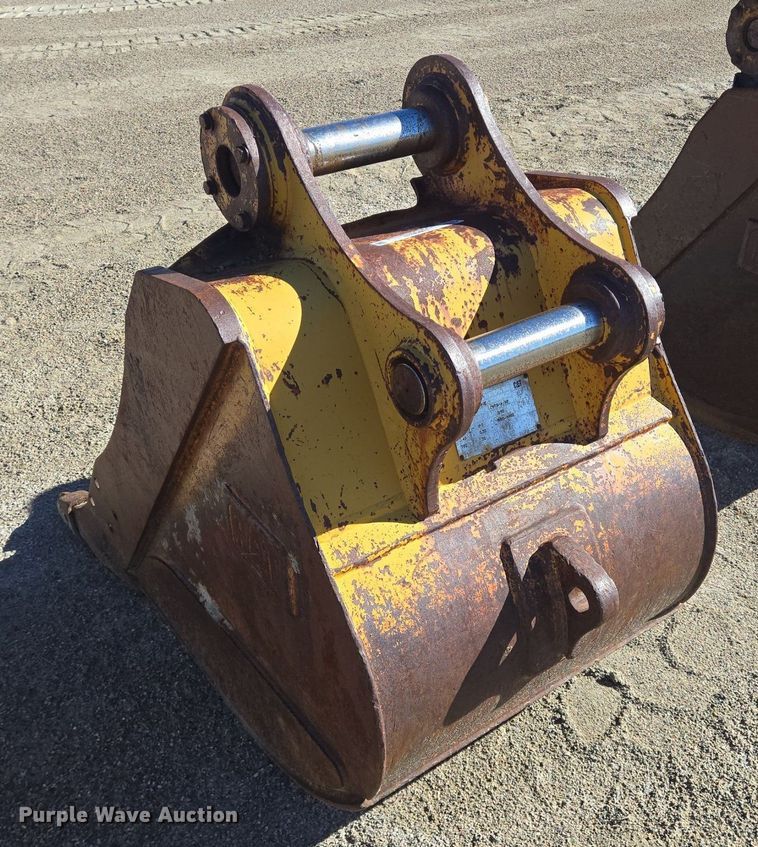 image for item LW9833 Caterpillar excavator bucket
