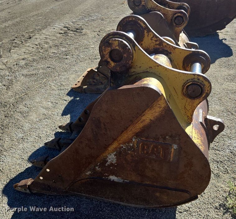 image for item LW9833 Caterpillar excavator bucket