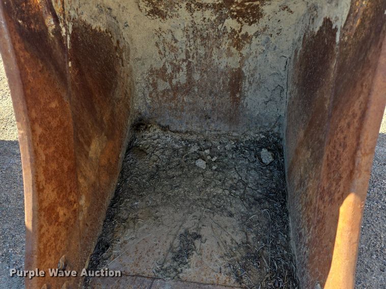 image for item LW9833 Caterpillar excavator bucket